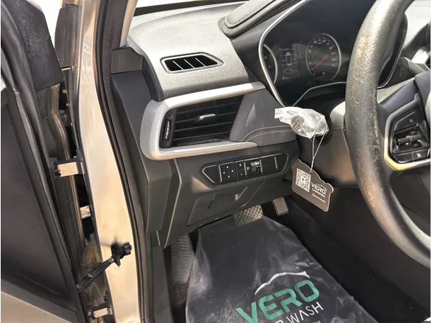 Car image 26