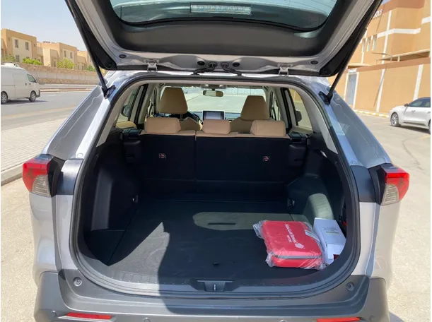 Car image 20