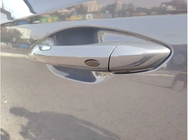 Car image 27