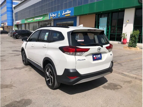 Car image 7