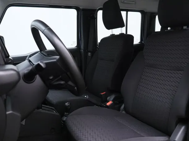 Car image 8