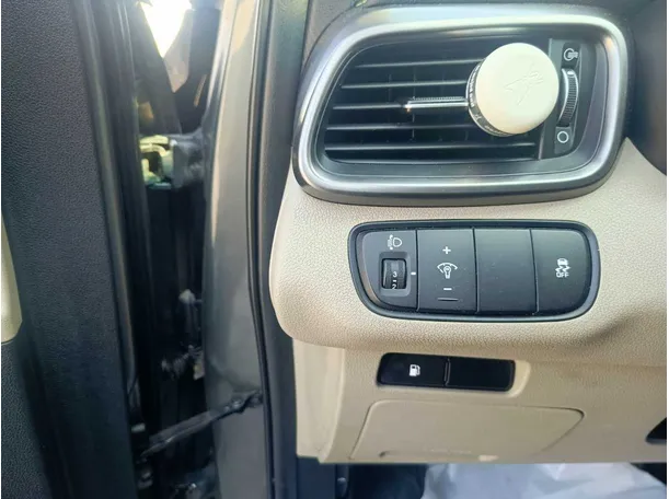 Car image 32