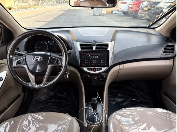 Car image 18