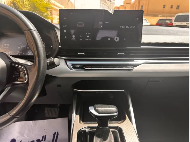 Car image 18
