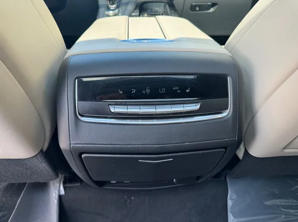 Car image 23