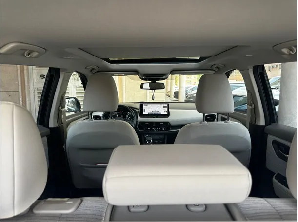 Car image 28