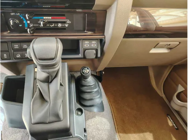Car image 24