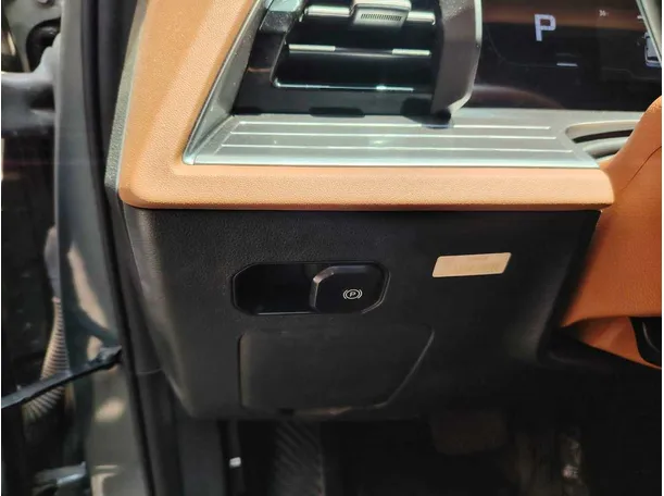 Car image 35