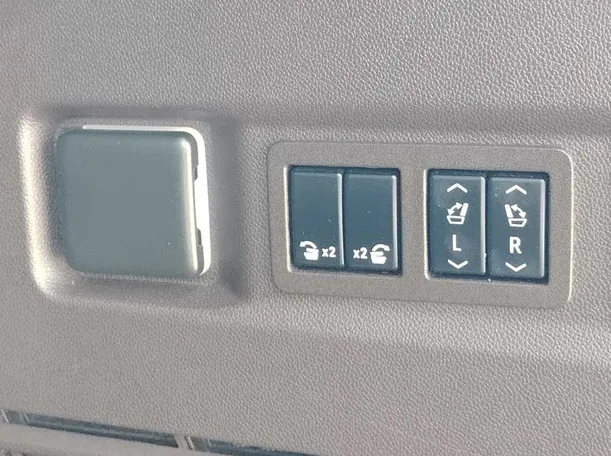 Car image 37