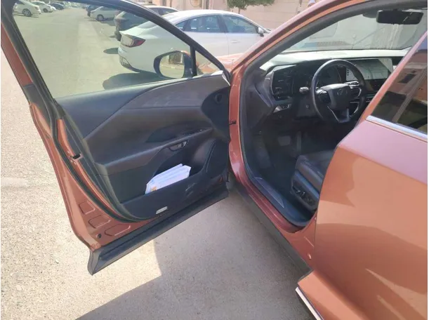 Car image 11