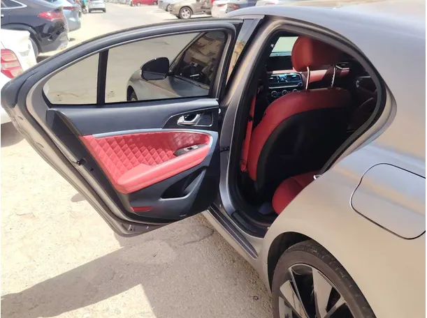 Car image 15
