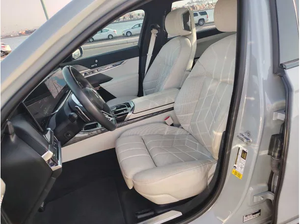 Car image 13