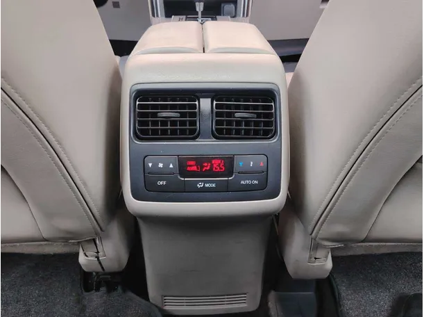 Car image 30