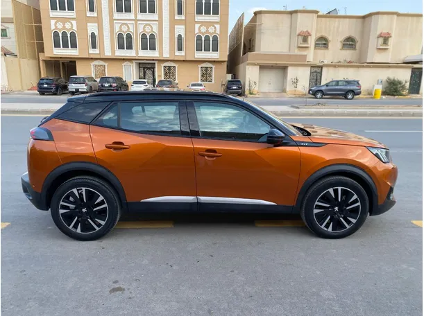 Car image 4