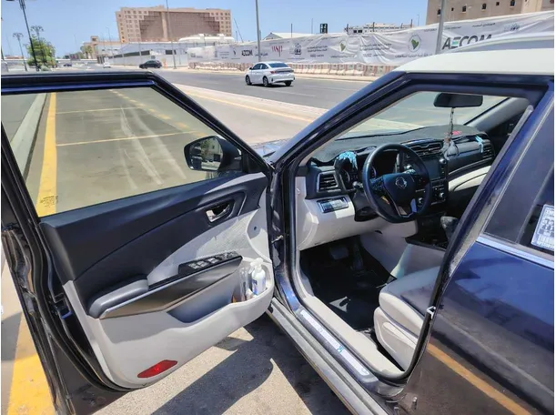 Car image 11