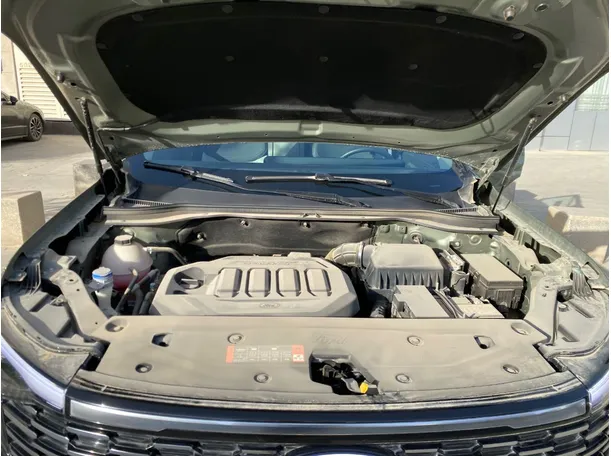 Car image 26