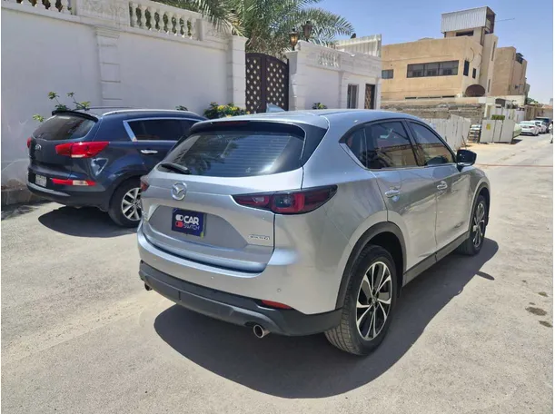 Car image 5