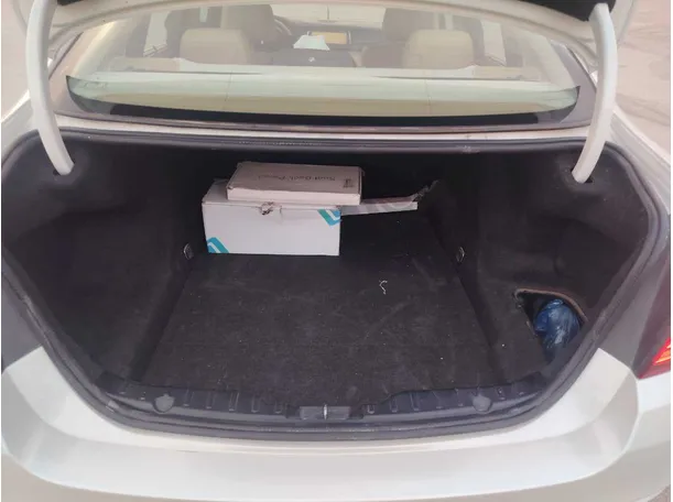 Car image 25