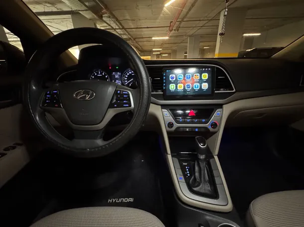 Car image 14