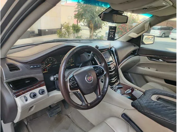 Car image 14