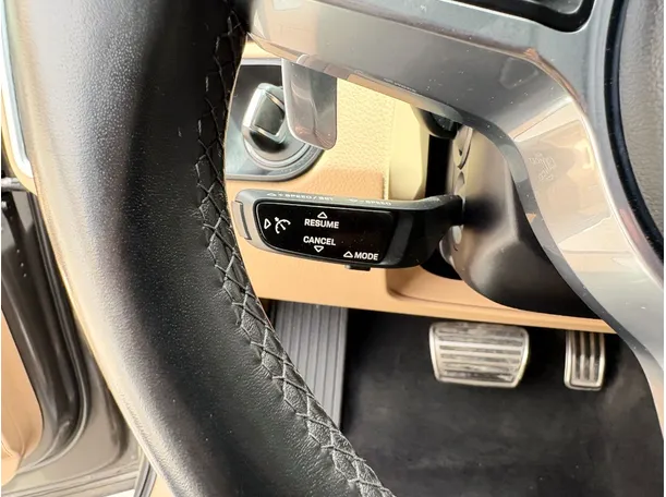 Car image 32