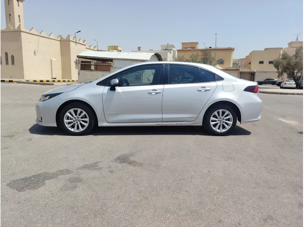 Car image 8