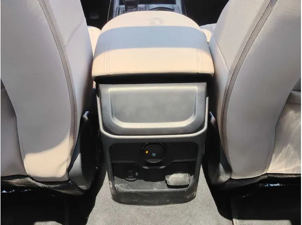 Car image 35