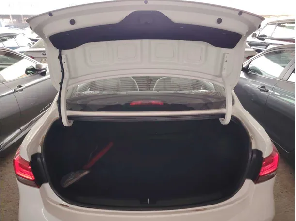 Car image 28