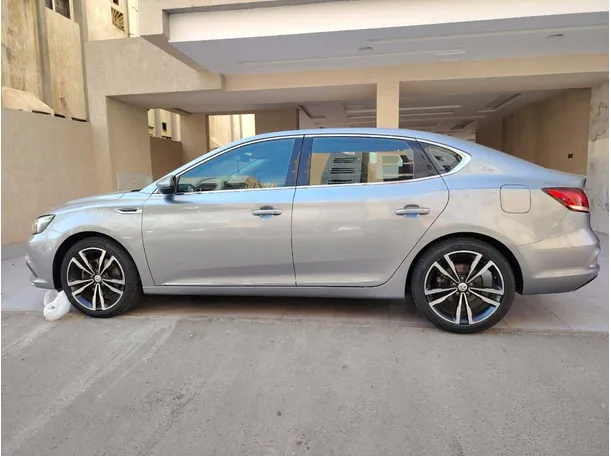 Car image 8