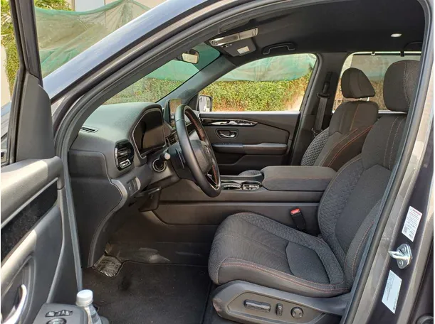 Car image 12