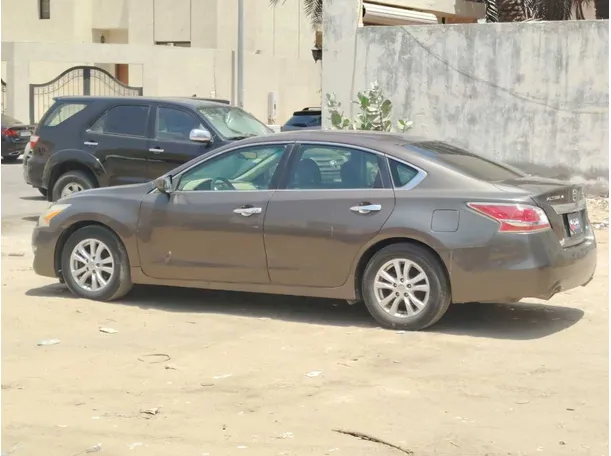 Car image 8