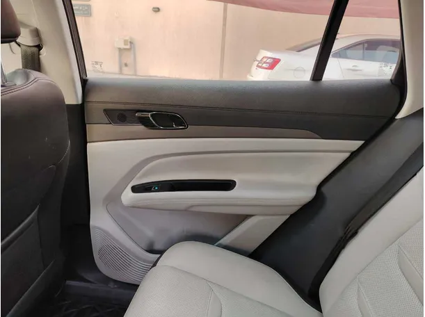 Car image 34