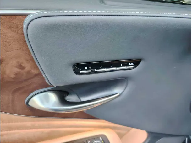 Car image 33