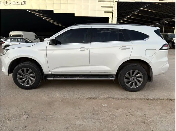 Car image 8
