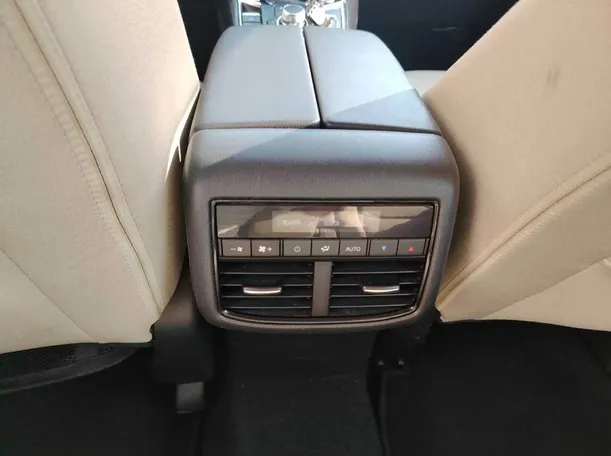 Car image 38
