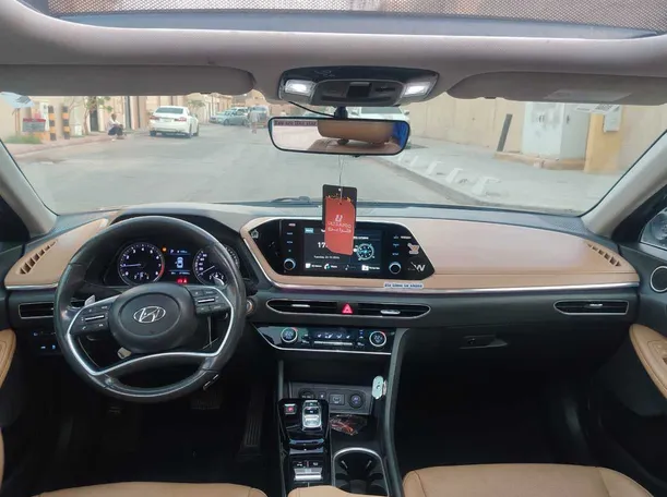 Car image 15