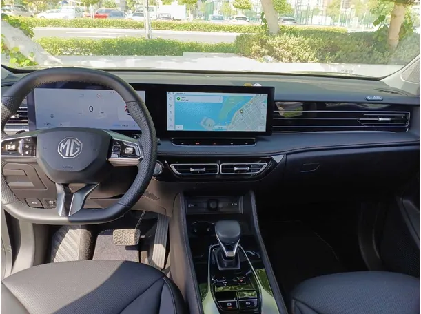 Car image 15