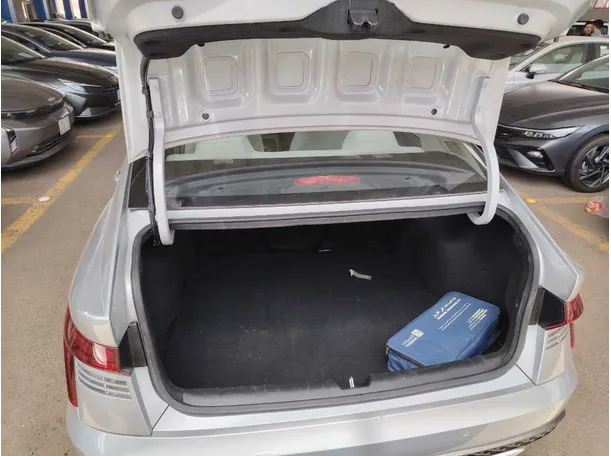 Car image 27