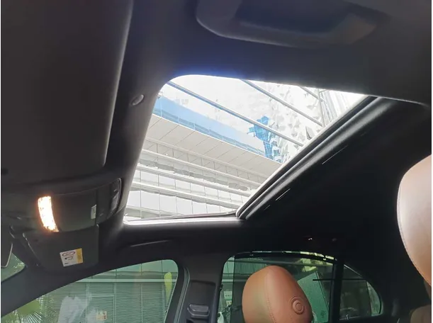 Car image 25