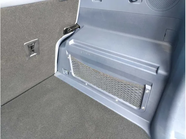 Car image 46