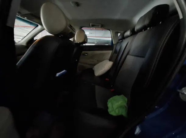 Car image 13