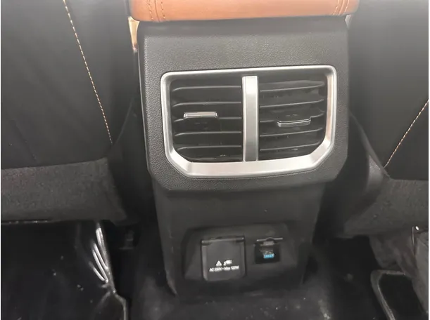 Car image 25