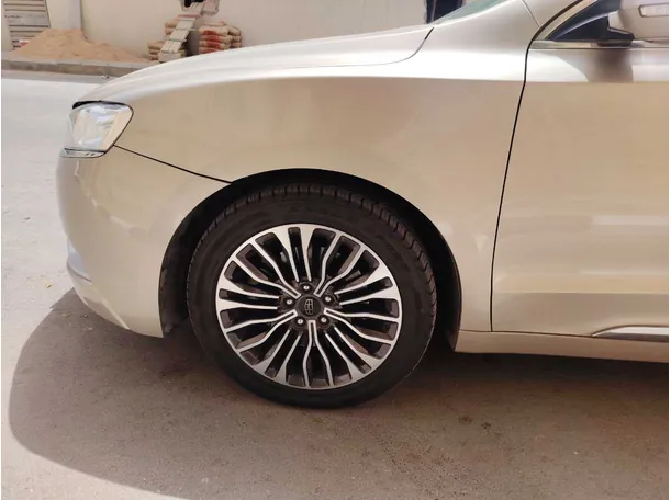 Car image 9