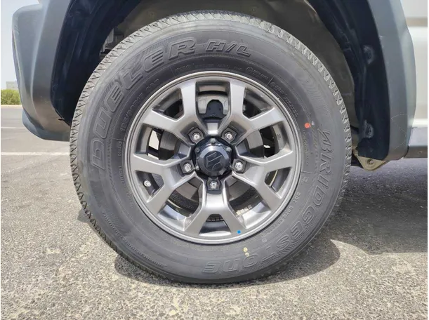 Car image 9