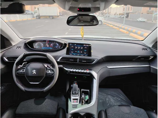 Car image 19