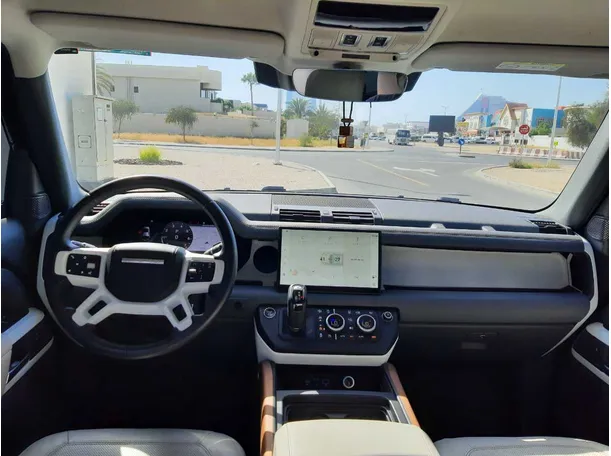 Car image 15