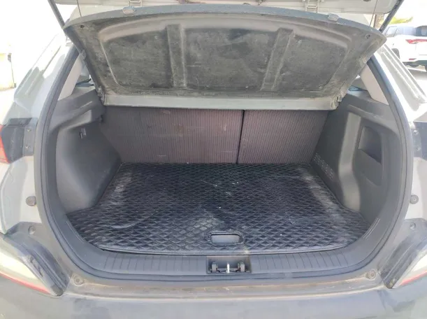 Car image 26