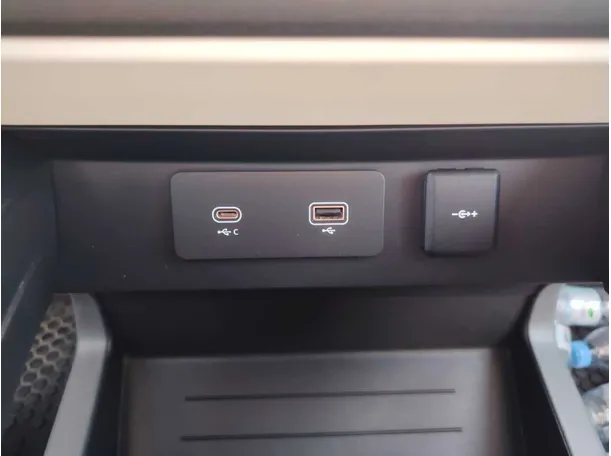 Car image 29