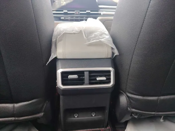 Car image 25