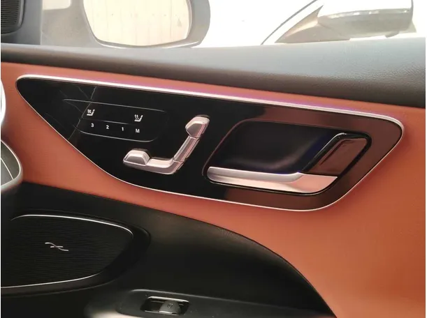 Car image 33